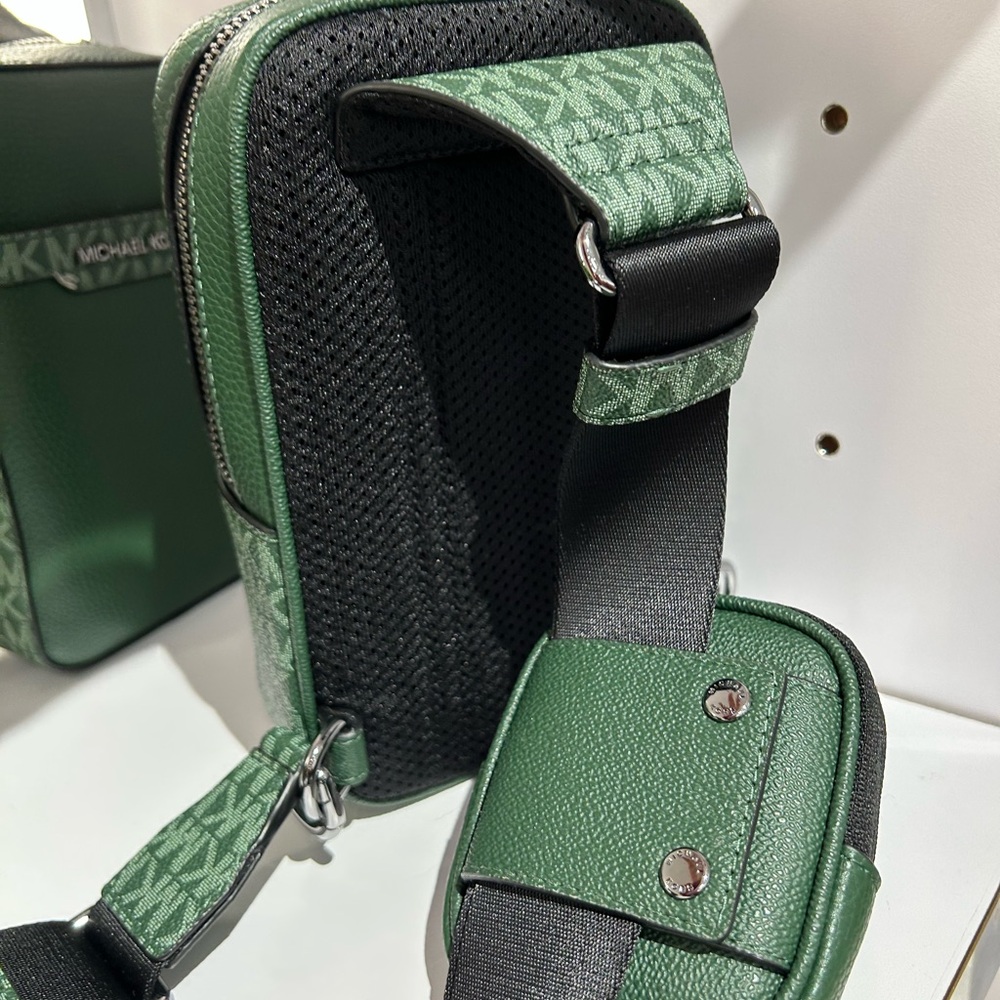 Michael Kors Cooper Medium KORS Logo Sling Pack NWT moss green with porch - Picture 5 of 15